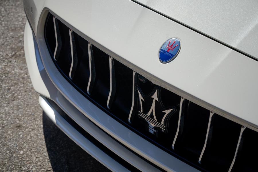 Логотип Maserati Quattroporte S Q4 GranLusso (M156) 2017 года  (NA) (фото 22 из 25)